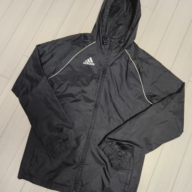 새상품급)아디다스 코어18 레인 우븐 바람막이 자켓 사이즈M

여러 중고