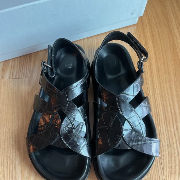 Toteme 토템 청키샌들