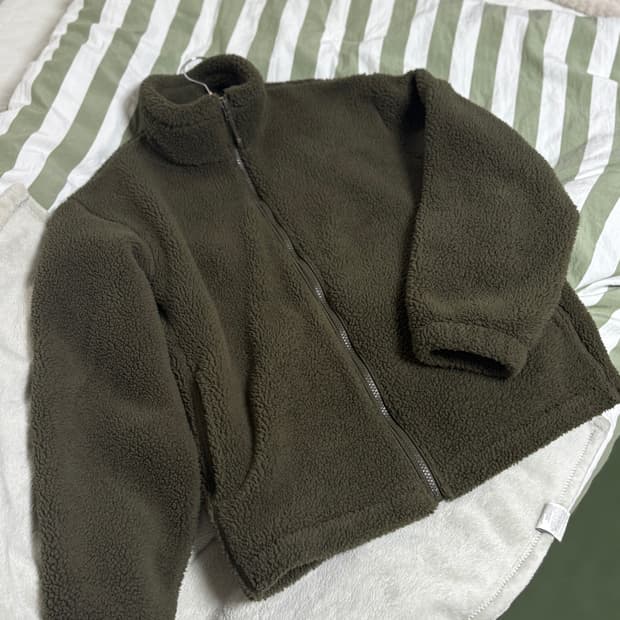 유니클로 후리스 카키색 s