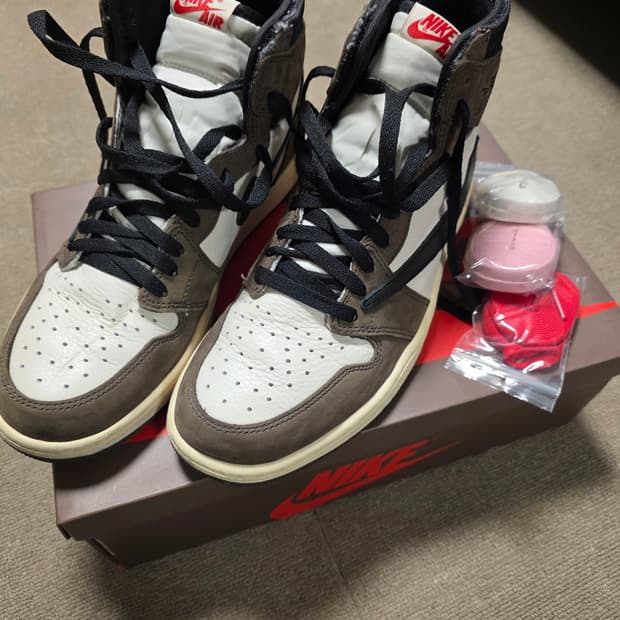 [280] 나이키 에어 조던 1 트래비스 스캇 모카