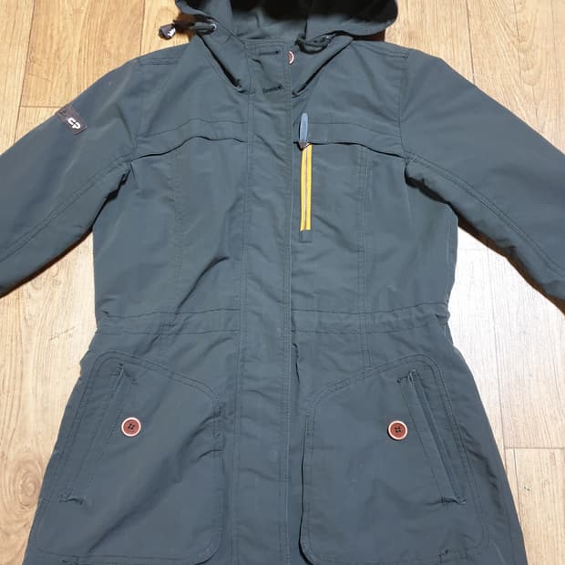 1186 센터폴 아웃도어 아우터 90 사이즈입니다