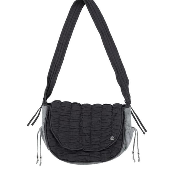 코이세이오 퀄티드 크로스백 차콜