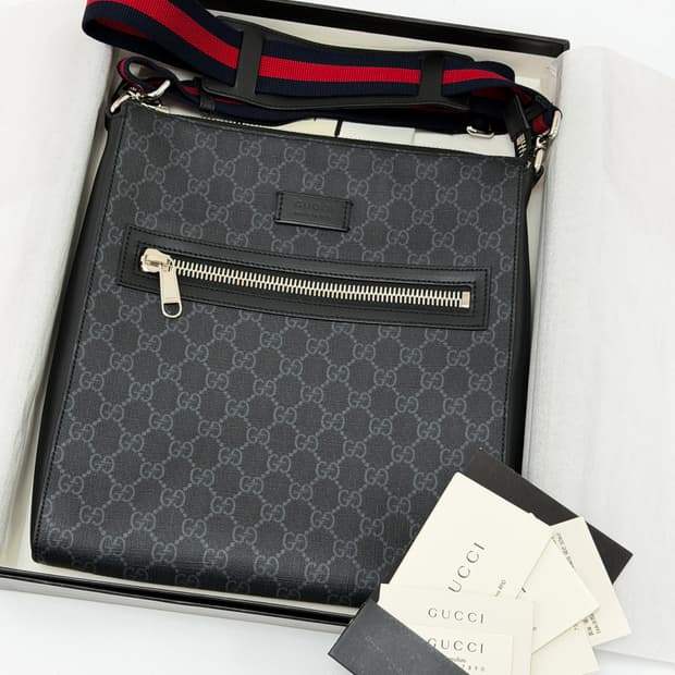 구찌 GG 수프림 웹 스트랩 메신저 크로스백