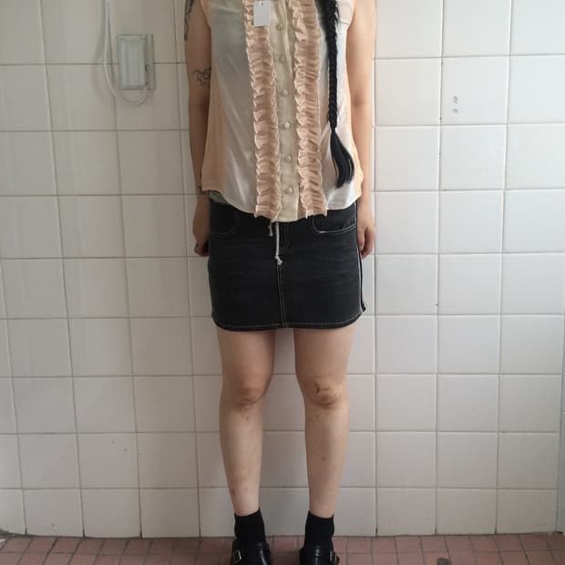 Frill point high neck sleeveless