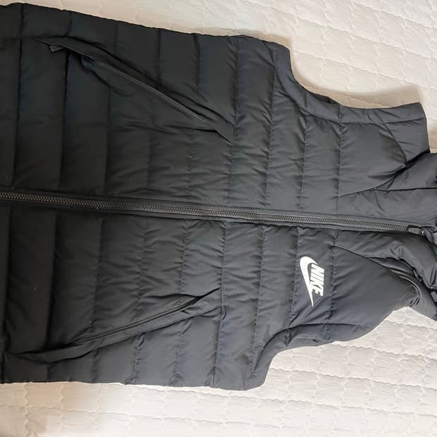 나이키 후드 패딩 조끼. M 블랙