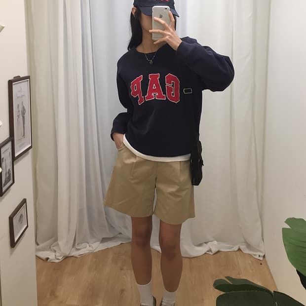 Women GAP Sweatshirt 100