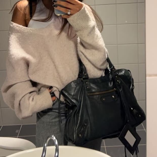 정품 발렌시아가 시티백 미듐 블랙 상태 S급