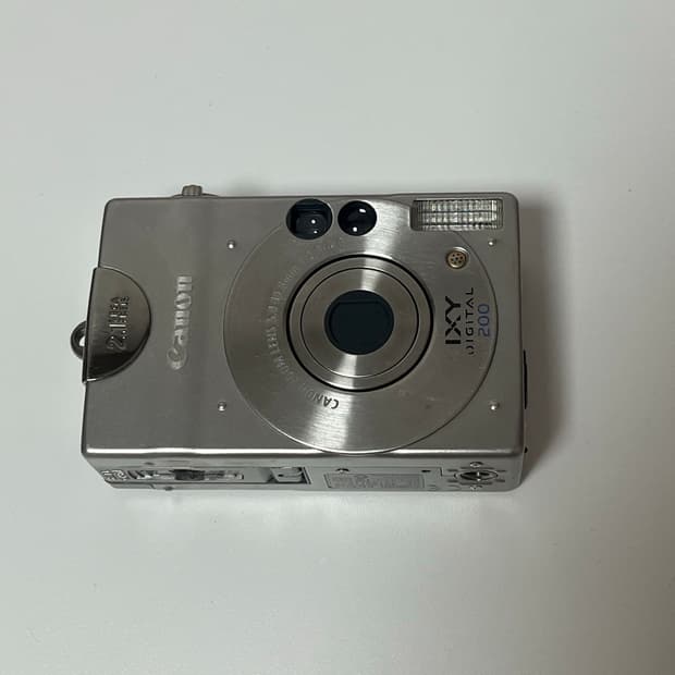 Canon ixy digital 200