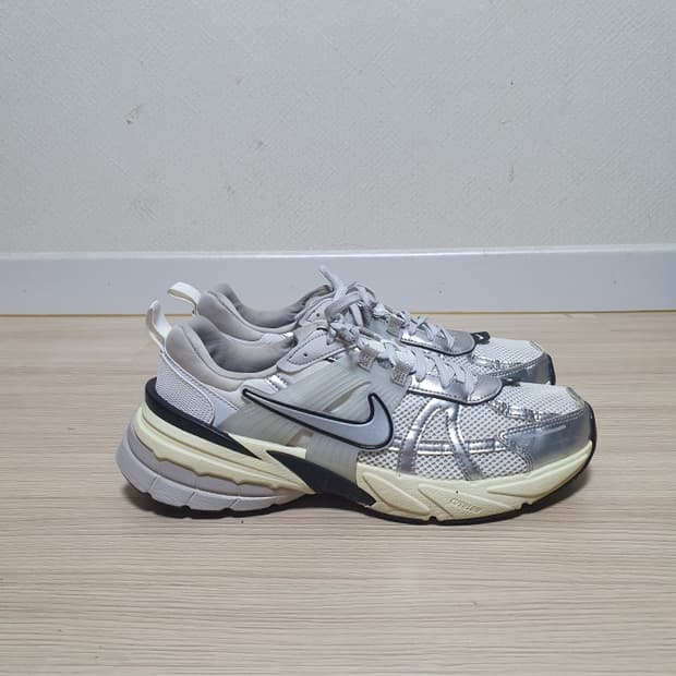 나이키 v2k 런 운동화 290