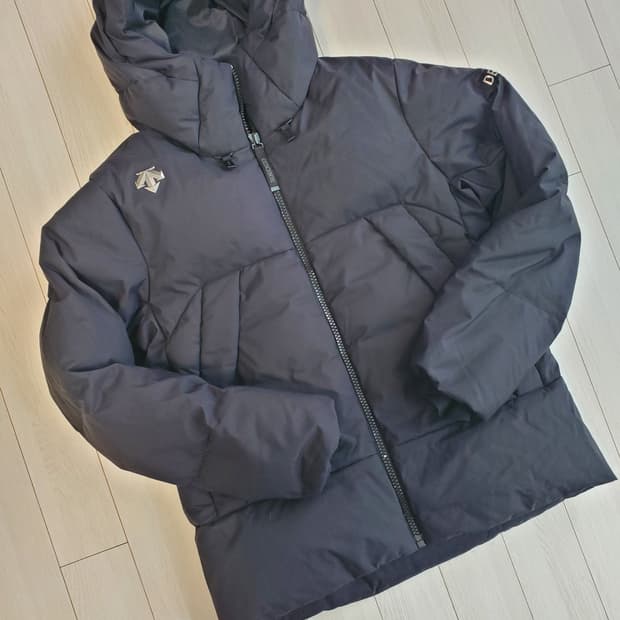 데상트 남녀공용 스키트래블 볼륨 다운자켓 (S8423SDJ79)사이즈M
