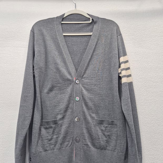 톰브라운 회색 사선 스트라이프 가디건 / 100(정품)