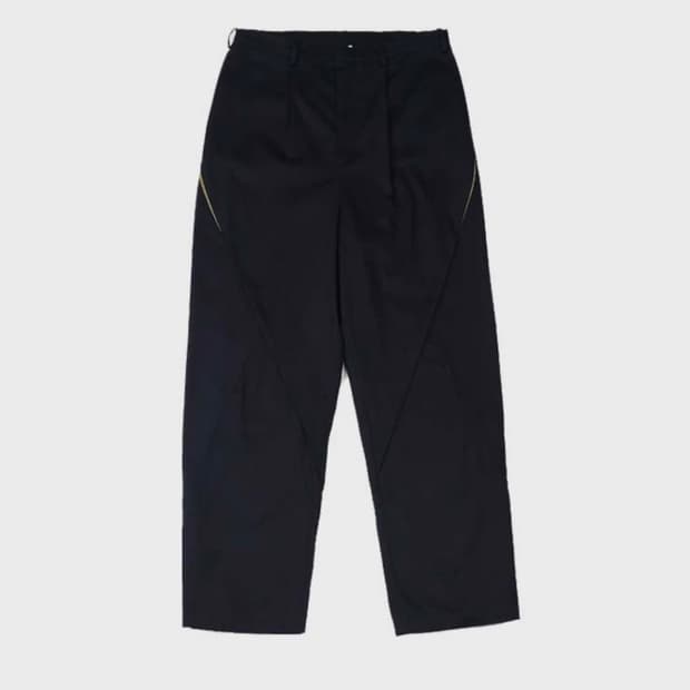 강정석 Concealed trousers navy 1사이즈 구해요