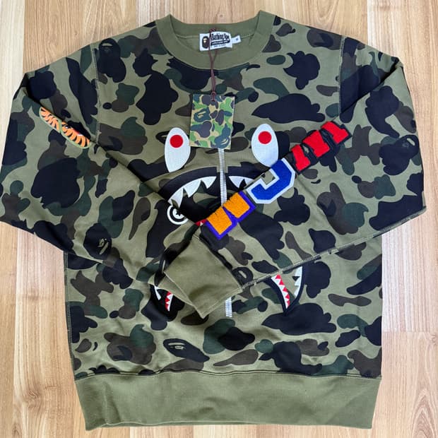 베이프 퍼스트 카모 샤크 크루넥 스웨트셔츠 그린 M