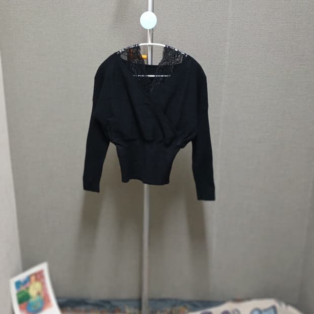 GRL 레이스숄더 니트