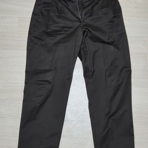 어나더오피스 산티아고 브라운