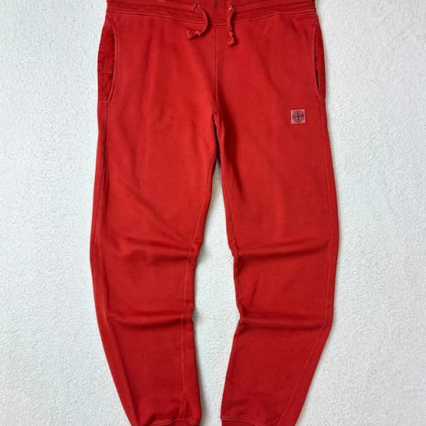 스톤아일랜드 스트레이트 시그니처 로고 스웻 팬츠 PN5990