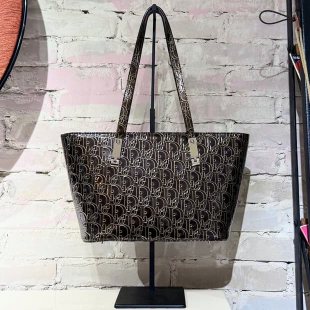 크리스찬 디올 오블리크 패턴 에나멜 레더 숄더백