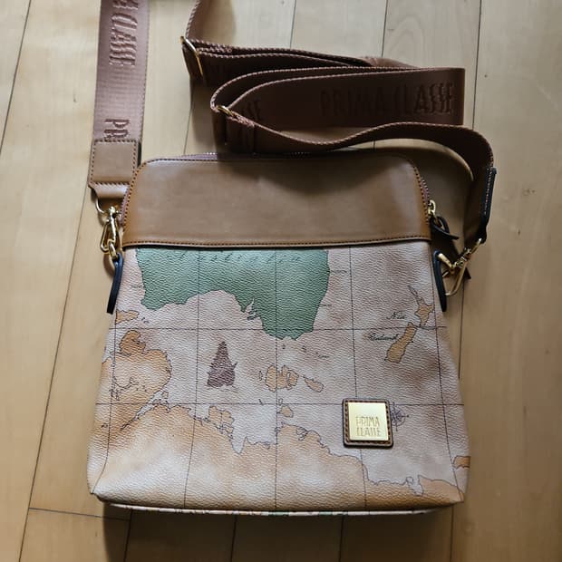 프리마클라쎄 세계지도 크로스백