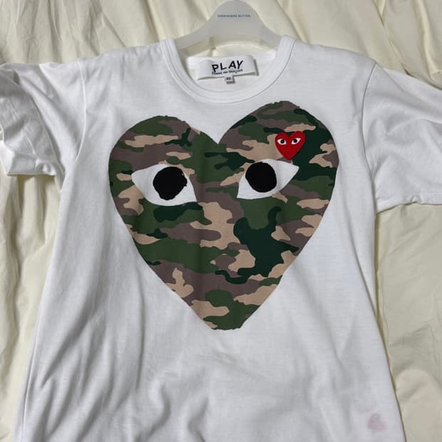 플레이 꼼데가르송 카모플라주 하트 티셔츠 xs