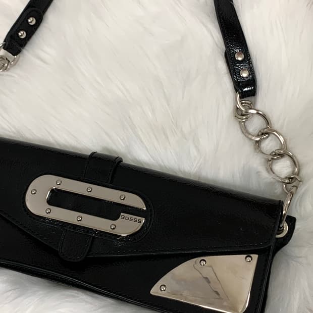 [S급 희귀매물] GUESS y2k square shoulder bag