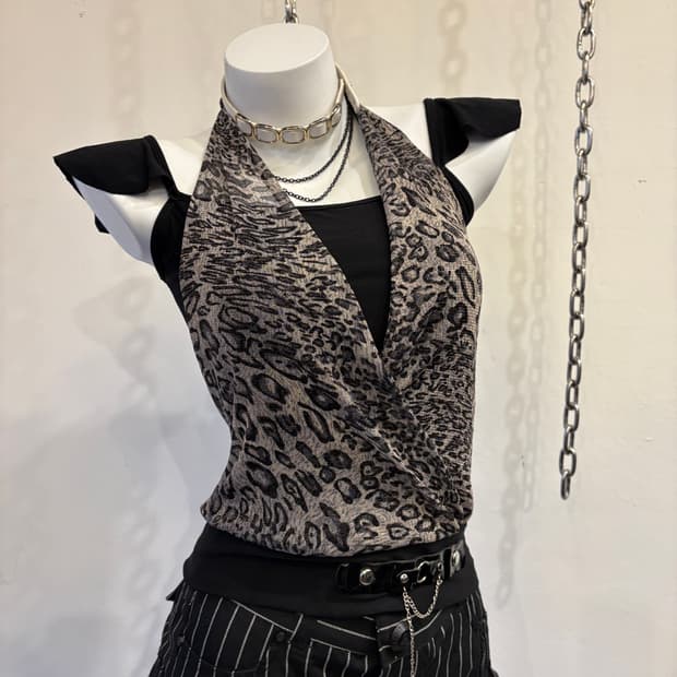 레오파드 패턴 홀터 체인 블랙 슬리브리스 갸루