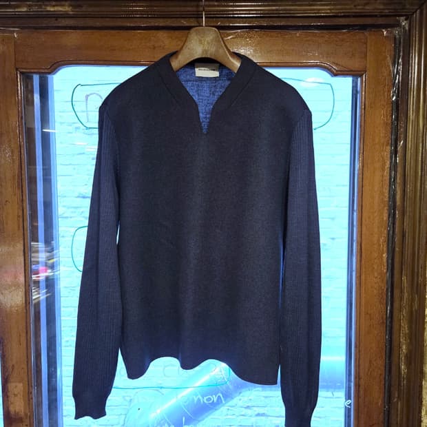 솔리드옴므 니트