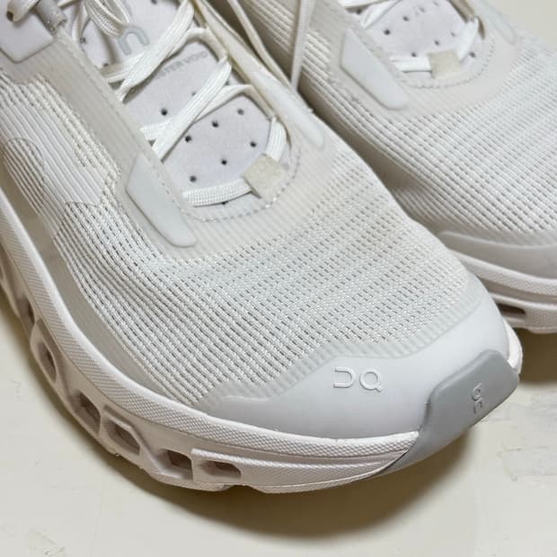 온러닝 클라우드 몬스터 보이드 화이트 (EU38, JP240)