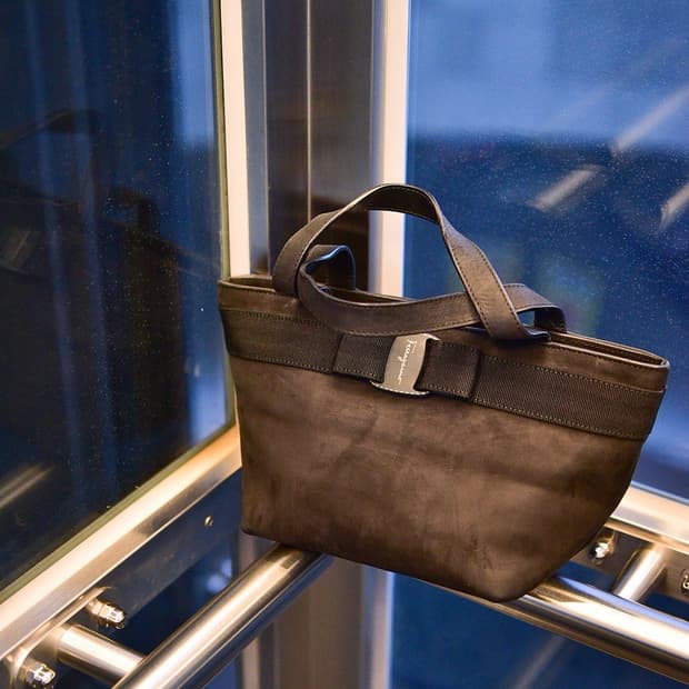 페라가모 스웨이드 바라 보우 탑핸들 토트백(정품)