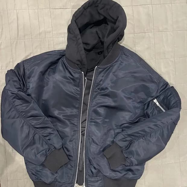 인터섹션 디테처블 후드 봄버