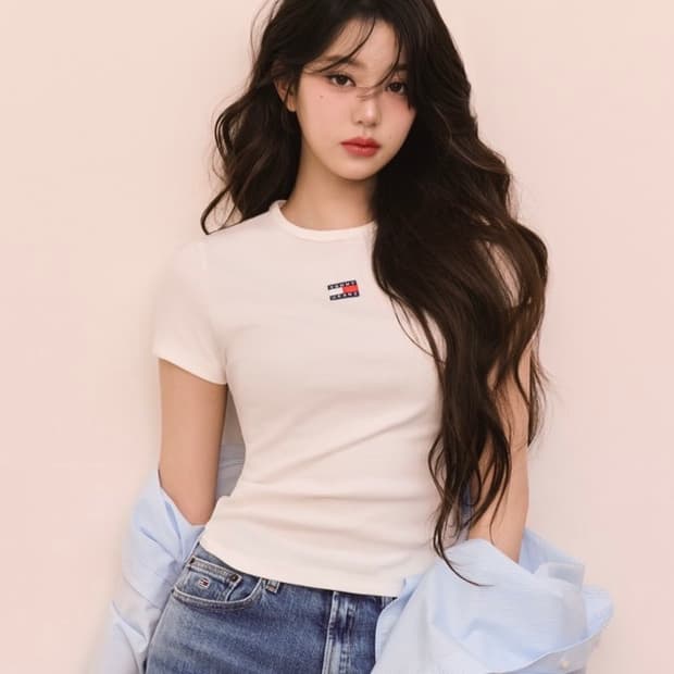 (장원영 착용) Tommy Jeans 슬림 뱃지 립 티셔츠 xs
