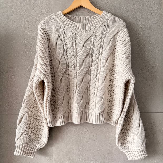 아이보리 케이블 니트 스웨터 여성