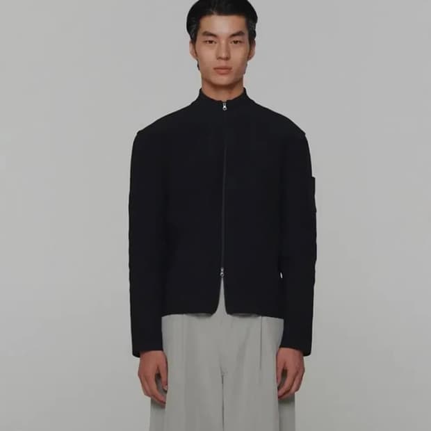 아모멘토 25ss 모크넥 집업 블랙 M 새상품
