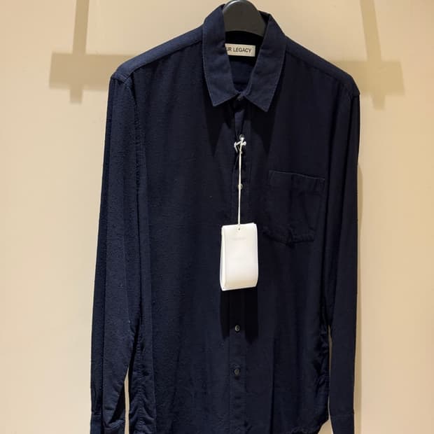 아워레가시 블랙 셔츠