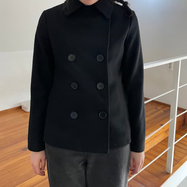 블랙 투버튼 숏코트