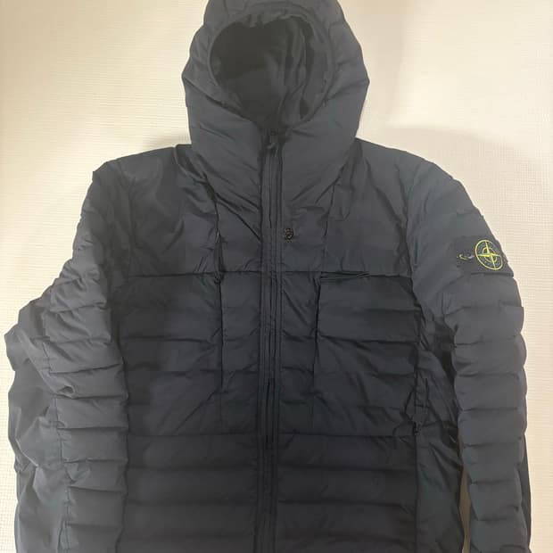 스톤아일랜드 25fw 심리스 경량패딩 [M]