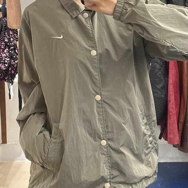 Nike 나이키 스우시 카키 바람막이
