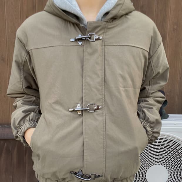 버클 파이어 크롭 점퍼 카키색