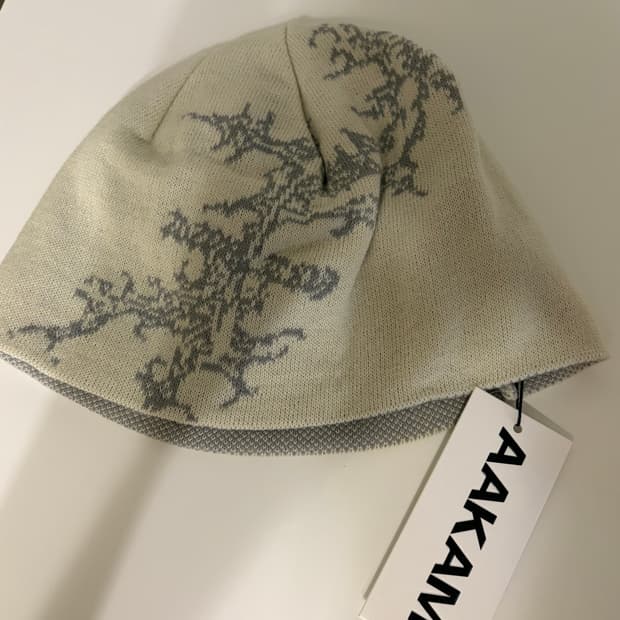 아캄 비니 화이트