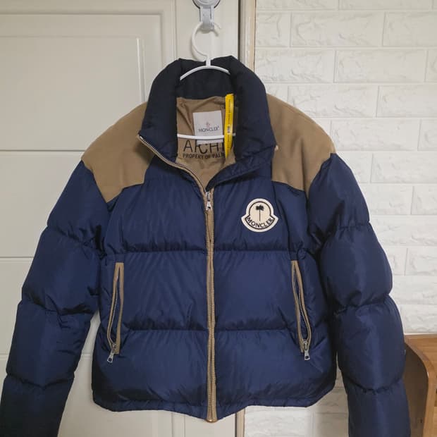 몽클레어x팜엔젤스 켈시 숏패딩 4 팝니다