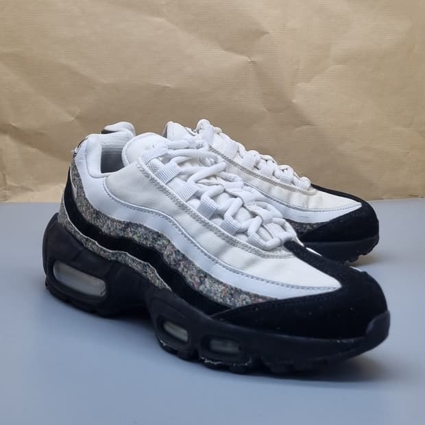 나이키 에어맥스 95 SE 운동화235