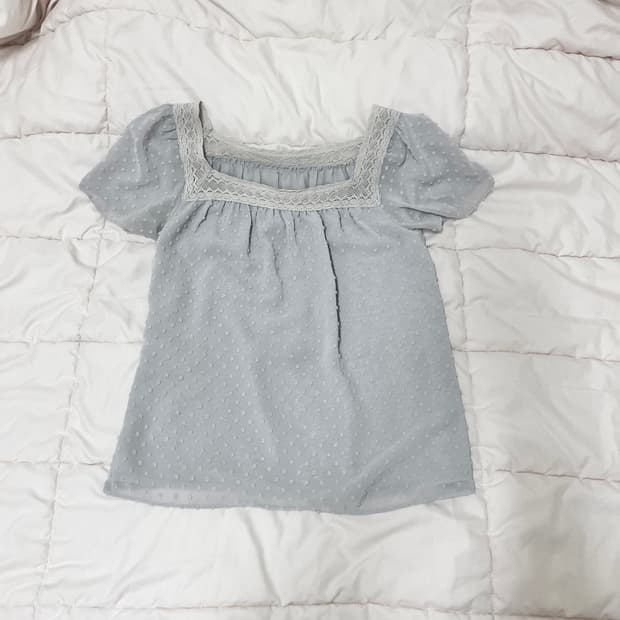 그레이 폼폼 블라우스