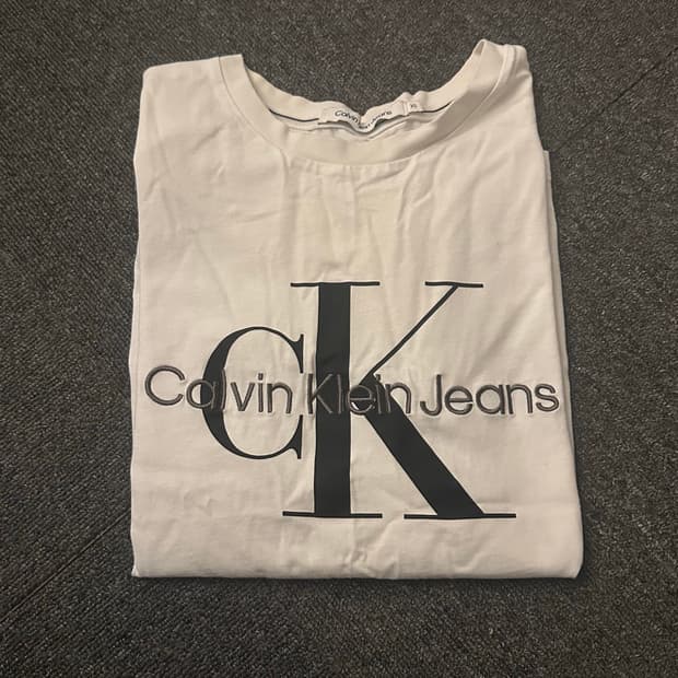 캘빈클라인 반팔티 xs