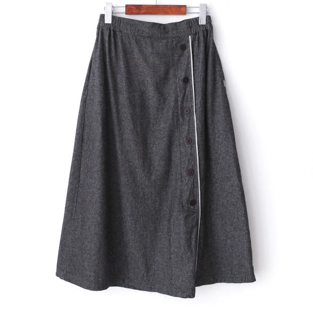 button skirt