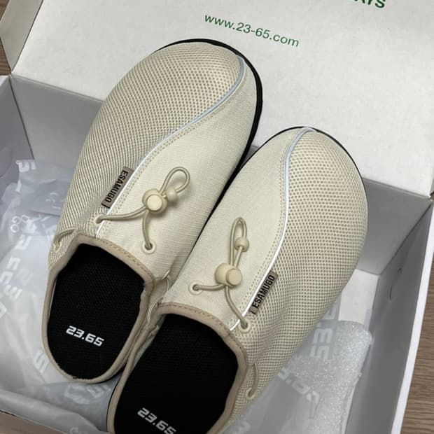 [새상품] 23.65 폴카 슬리퍼 뮬