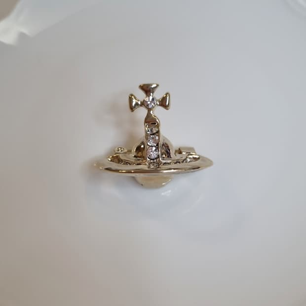 비비안웨스트우드 업사이클링 orb금장 브로치