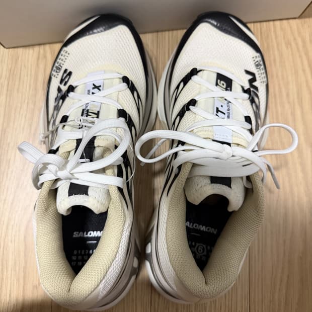 살로몬 x MM6 메종 마르지엘라 XT-MM6 바닐라 아이스 블랙 235