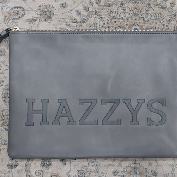 HAZZYS 헤지스 래더 그레이 클러치백