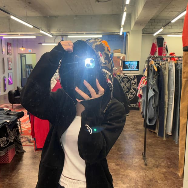 A Bathing Ape 시그니처 샤크 그래픽 카모 패턴 풀 집업 후디