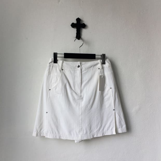 Stud point mini short skirt