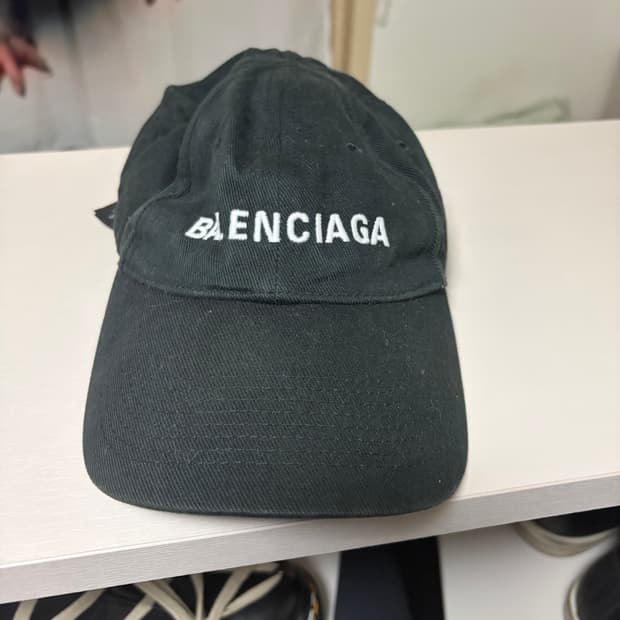 발렌시아가 모자